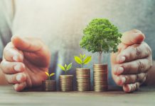 מסתבר שהמאבק בטייקונים הינו מאבק היסטורי בעל שנים רבות. לפני כמאה שנים, הרצל פנה ליהודים עשירי עולם, רוטשילד והירש, בבקשה לעזור לו להקים את הרעיון הציוני שלו בארץ ישראל. הברונים לא התלהבו, וניסו להוריד אותו מהעסק, שלדעתם זה רק "דמיון". הרצל כותב ביומנו שממש כאב לו הלב מההתייחסות הצוננות של העשירים היהודים הגדולים והוא הגיע למסקנה, שצריך לשנות את התפיסה. במקום לבש נדבות מהעשירים כדי שיעזו לפועלים הציונים בהתיישבותם בארץ, הבין הרצל שאין להתייחס להתיישבות בארץ ישראל כנמען לצדקה (כעין שהתייחסו במאות השנים הקודמים להרצל, כיהודים תרמו ל"קופת רבי מאיר בעל הנס" על מנת להחזיק, בתורת צדקה, את היהודים יושבי הארץ). הרצל החליט שיש להסתכל על ההתיישבות בארץ ישראל כעסק כלכלי. יש לפתוח "אוצר" (ובלשון אחר, ניתן לקרוא לו: בנק) שייקרא: "אוה"ה – אוצר התיישבות היהודים", ולאסוף בו 2 מיליון ליש"ט, כדי שבסכום זה ניתן יהיה לקנות את ארץ ישראל מיד האימפריה העותנאמית. הדרך להשיג סכום עצום כזה, היה על ידי שהרצל מכר את המניות של ה"אוצר", לציבור הרחב. בפועל הרצל הצליח לאסוף רק 250 אלף ליש"ט, מכך שמכר מאות אלפי מניות בודדות ליהודי העולם, כל מניה בודדת בשווי של ליש"ט אחד. אוה"ה היה בעצם הבנק הציוני הראשון, ולימים הוא יתחבר ל"בנק לאומי". המניות של אוה"ה שוות כיום כ8000 ₪ כל מניה. ומדינת ישראל הוציאה לפני כמה שנים פרסום וקריאה לכל מי שנמצא בידו מניה לבוא ולפדות אותה. כיום החברה נמצאת בבעלות "רשות ההסתדרות הציונית", והיא איננה בנק אלא חברת אחזקות בלבד, שמשקיעה מעט (יחסית לערך החברה) בפרויקטים קטנים ציוניים. אחרי שגויס ה250 אלף ליש"ט, פתחה חברת אוה"ה עסק בנקאי בלונדון, אנגליה. העסק לא הצליח, ולאחר גלגולים מועטים הוחלט להקים את ה"חברה האנגלו פלסטינה" שעתידה להיות "אפ"ק – בנק אנגלו-פלטינה". זלמן דוד ליבונטין הוא זה שעמד בראש בנק אפ"ק כשפתח את הסניף הראשון שלו ביפו, בשנת 1903. כיום אוה"ה הוא חברה לאחזקה, שיש לה כ6% ממניות בנק לאומי, ומעורכת בסכום של 850 מליון ₪, את חלק מהסכום חילקה לבעלי המניות שנמצאו (כמאה מיליון ₪), ואם שאר הסכום עושה פעילות מיוחדת כגון רכישה והשתתפות בחברה לאנרגיה סולרית. אוצר התיישבות היהודים, אוה"ה הוא בעצם הבנק הישראלי הראשון, שזה שאפשר לחזון הציונות של הרצל להתרקם ולהתממש בפועל. החברה היתה הגוף המרכזי, שבאמצעותו יכלו ראשי הציונות לבוא במשא ומתן עם מנהיגי העולם (בעיקר אנגליה), והיא סייעה למתיישבים והעולים לארץ, במאמצם הבלתי יאומן ליישב את הארץ, ולהפוך את השממה לארץ פורחת, שאת תוצאותיהם הברוכות וציוניות אלו אנו זוכים לחוות בחיינו בכל יום, בעיר שבה אנו גרים, בכבישים בה אנו נוסעים, בצבא שבו אנו משרתים, ובמדינה בה אנו חיים.