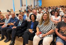 מימין : ורד סרוסי כץ, סגנית הנשיא פרופ׳ סאקס, השר יעקב מרגי ומנכ״ל עמותת יחדיו יאיר באר